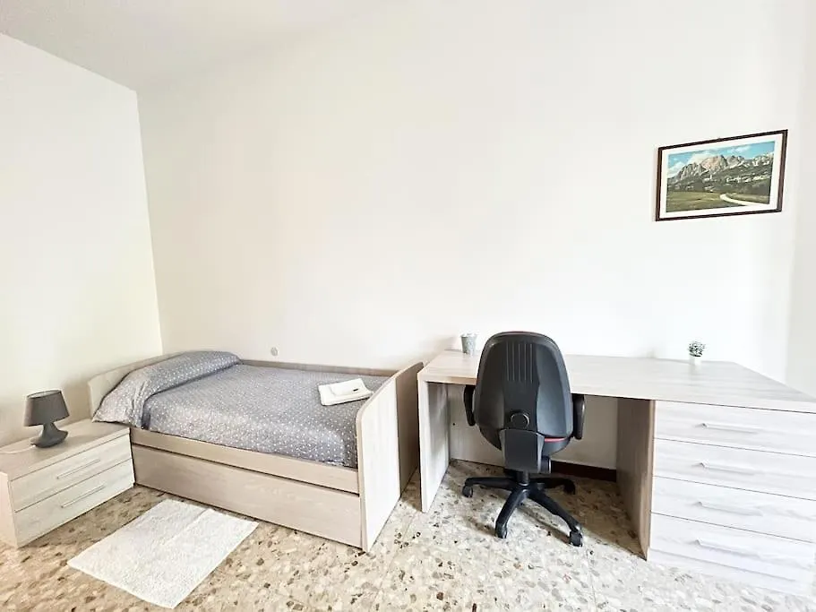 Airport+Train Station+Center Cozy City Loft location
